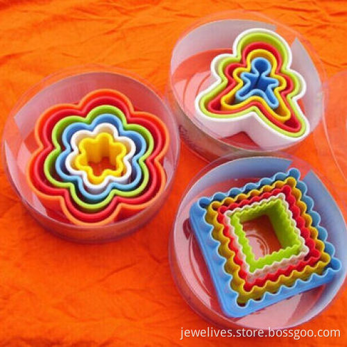 5-piece Plastic Cookie Cutter in Different Shapes
